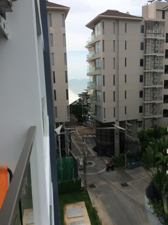 Club Royal Suites Pattaya Exterior photo