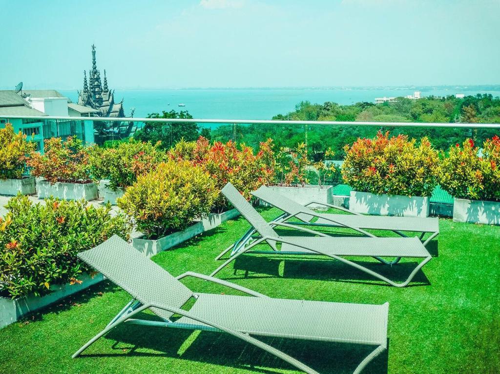 Club Royal Suites Pattaya Exterior photo