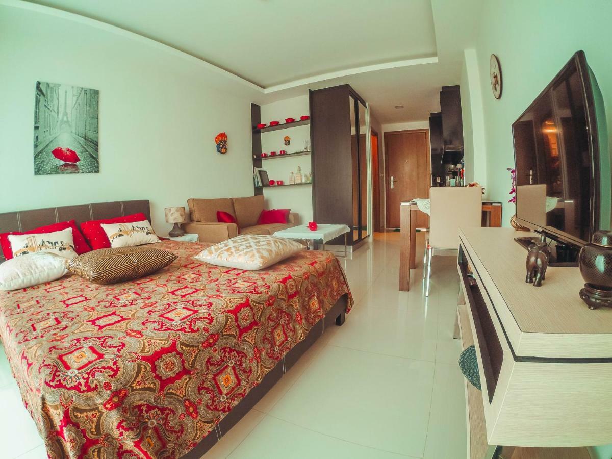 Club Royal Suites Pattaya Exterior photo