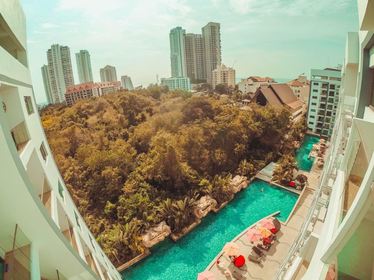 Club Royal Suites Pattaya Exterior photo